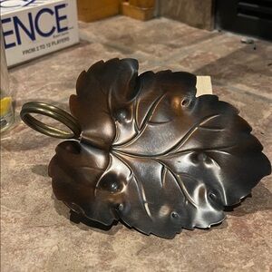 Copper solid copper leaf shaped tray
By Coppercraft